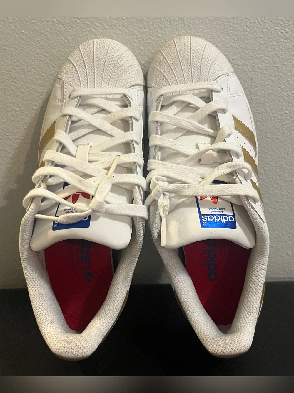 Women’s Shell Toe Adidas Superstar, Sz 8, Gold Stripes